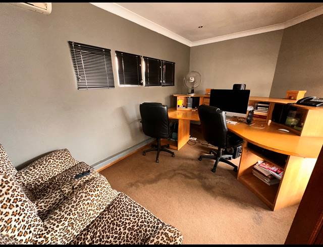 400M² OFFICE FOR SALE IN MELVILLE